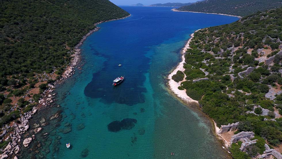 Swimming-Aperlai-Sunken-City