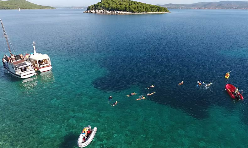 Group-Swimming-Croatian-Islands